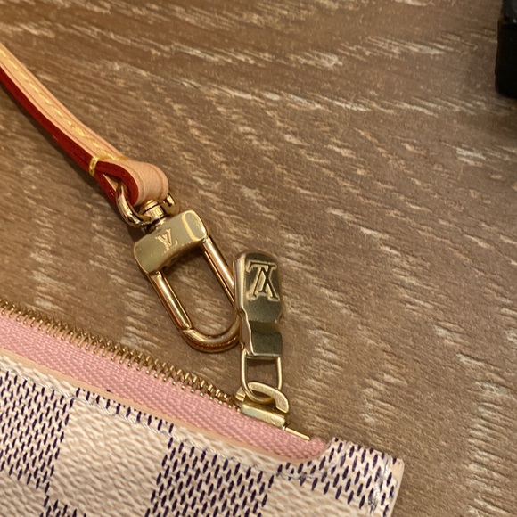 Brand new. Received a replacement neverfull and already have this wristlet. - Picture 2 of 3